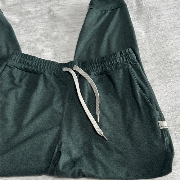 Vuori Joggers - Picture 3 of 5